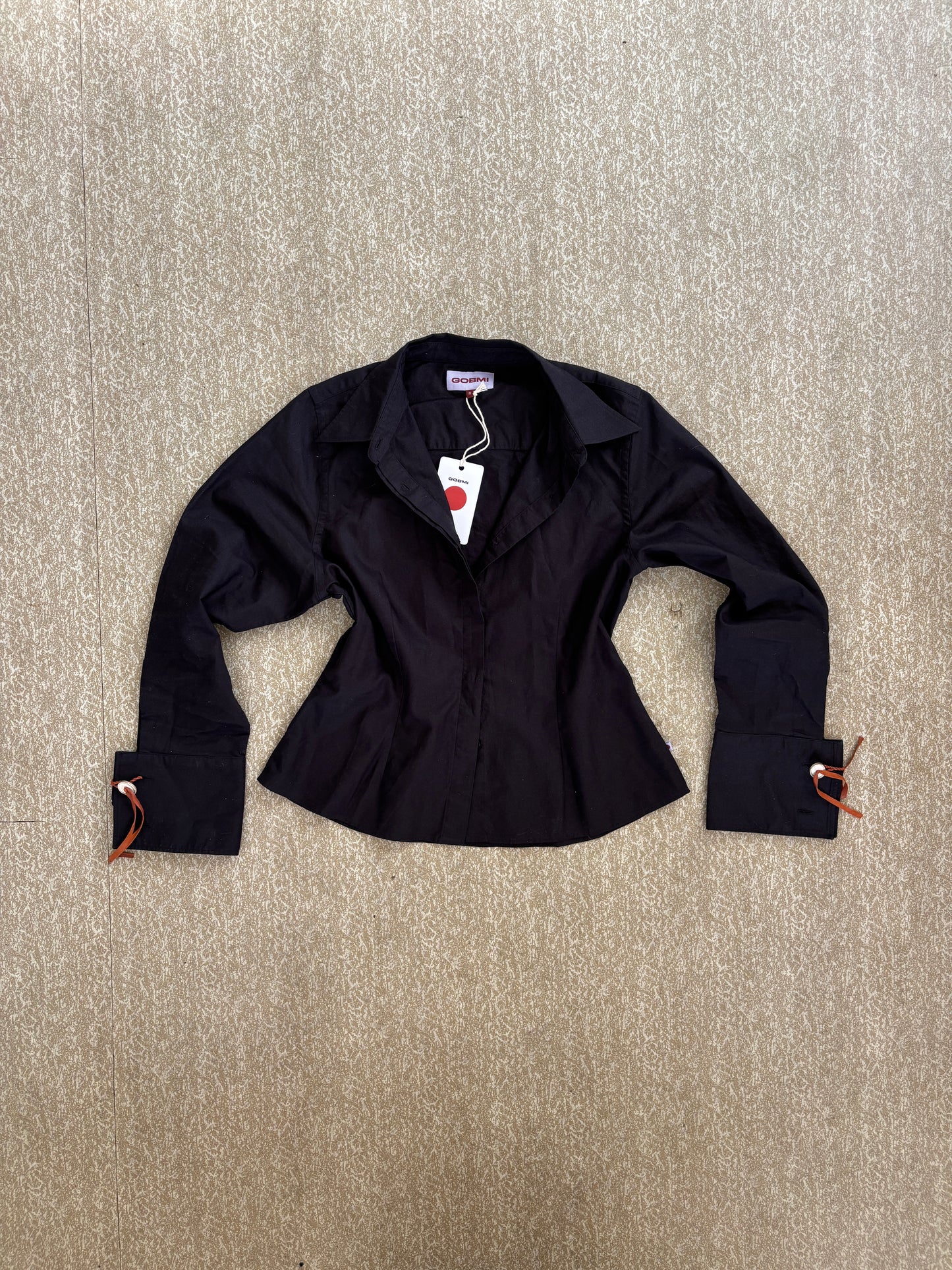 Áhkku [grandma] womens shirt black