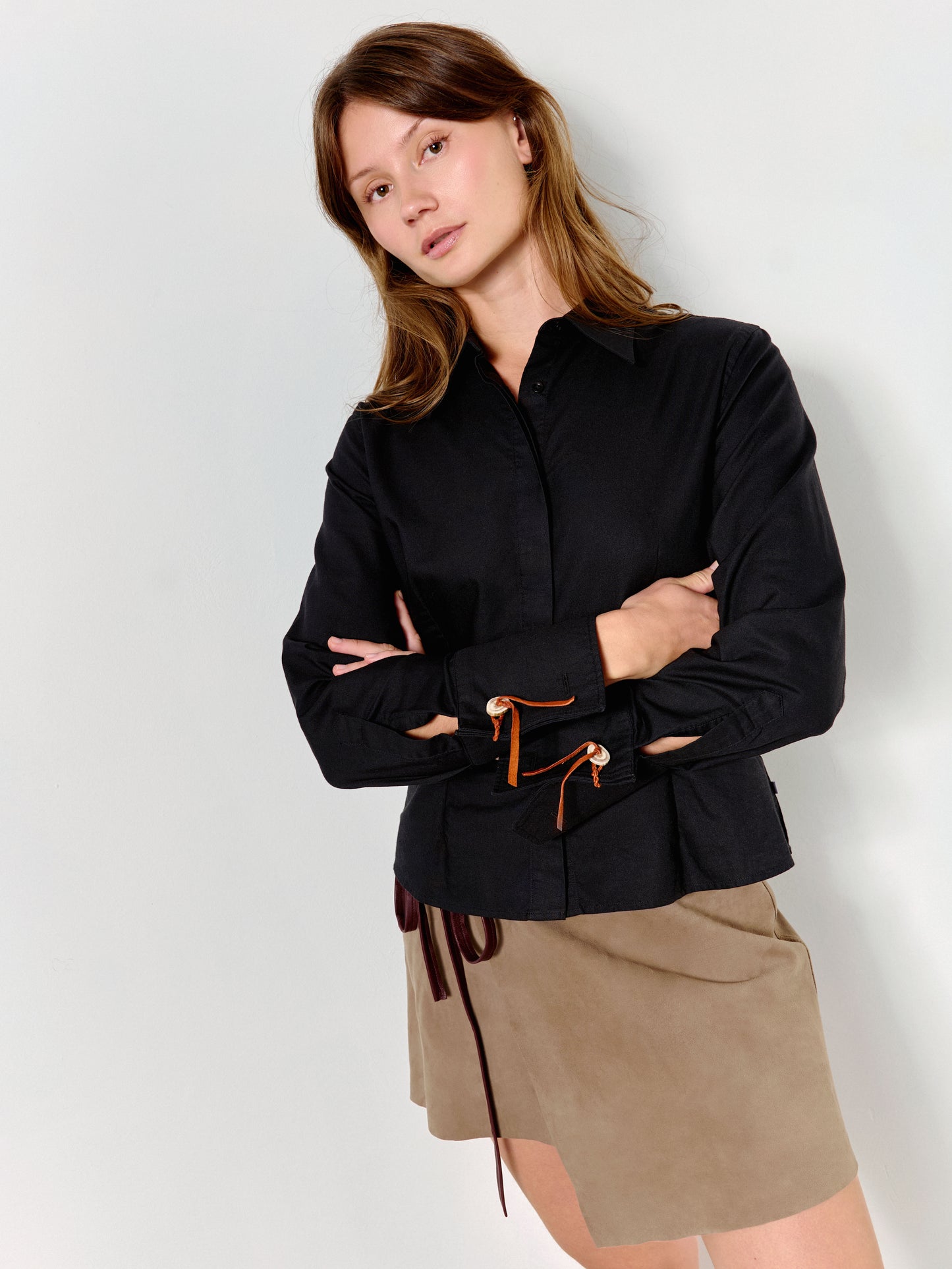 Áhkku [grandma] womens shirt black