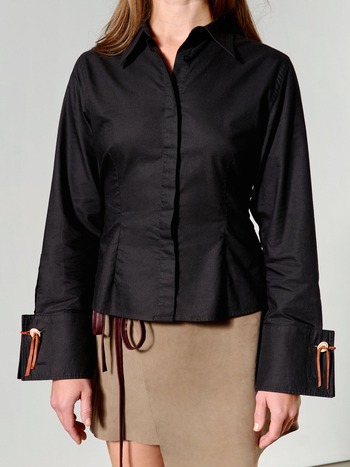 Áhkku [grandma] womens shirt black